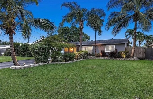 Fort Lauderdale House | Stunning WATERFRONT Home In Ft. Lauderdale ~ Saltwater Pool & Hot Tub ~ Dogs OK!