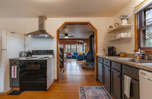 Corinth Cabin | Stunning Waterfront Cabin with Private Dock Near Saratoga & Lake George | Corinth, New York