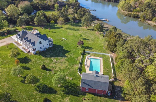 Cambridge House | Stunning Waterfront Eastern Shore Home,Pool & Hot Tub,15 Acres,10% off 7day stay