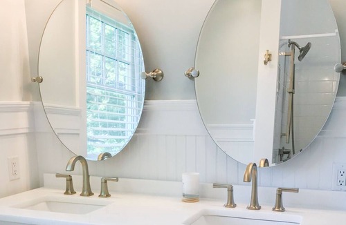 Chester Cottage | Stunning Waterfront Guest Cottage- Sunsets, Pool, Pier