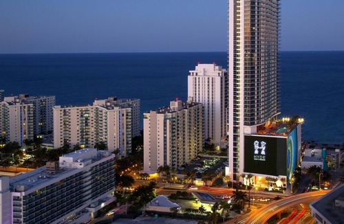 Hollywood South Central Beach Resort | Stunning well maintained 2-Bed suite, ocean views & walk to Diplomat Resort.