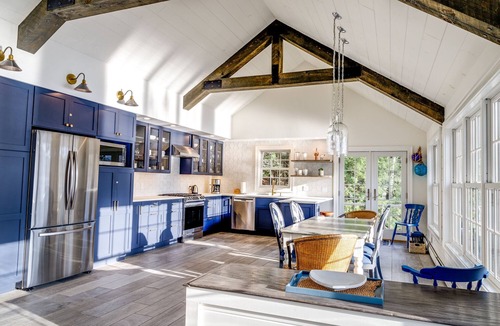 Ludlow House | Stunning Winter Ski, Summer Lake and Fall leaf-peeping home.