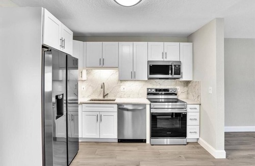 Boca Raton Cottage | Stunningly Remodeled 3-Bedroom Retreat in Prime East Boca Raton Location!