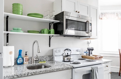Fan District Apartment | Stylish 1BR Apt w/King Bed, Free Parking & 1.5 Baths