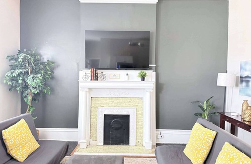 Fan District Apartment | Stylish 1BR Apt w/King Bed, Free Parking & 1.5 Baths