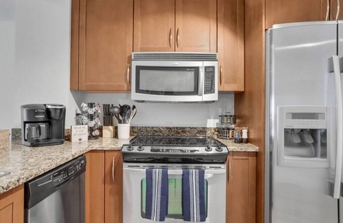 Boynton Beach Apartment | Stylish 1BR Condo Rooftop Pool Close to Beach