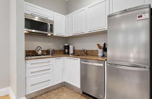 Midtown Condo | Stylish 1BR Retreat at Synergy Madison