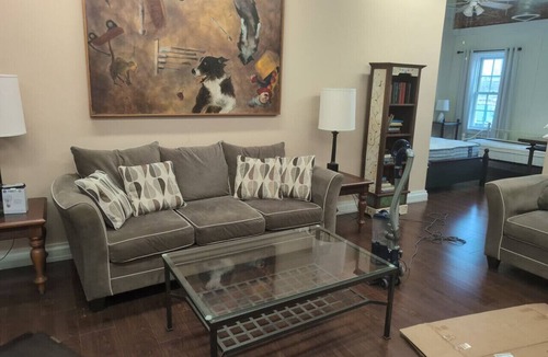 Salisbury Apartment | Stylish 2 bedroom 1 bath with riverfront views close to dining and downtown