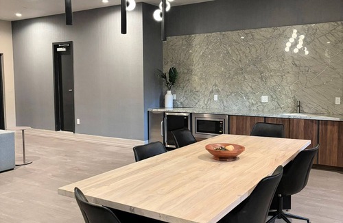 Koreatown Apartment | Stylish 2BR Boutique Apartment Prime Location with AC, Gym & WiFi