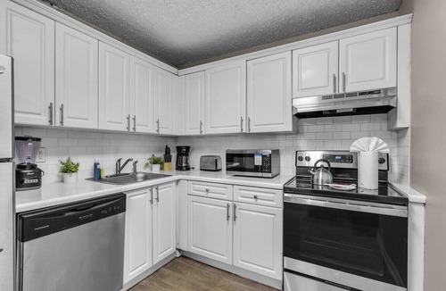 North Miami Apartment | Stylish 2BR in North Miami Close to Aventura Mall
