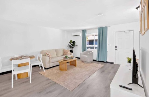 Poinciana Park Apartment | Stylish 2BR Near Beach, Airport & Las Olas
