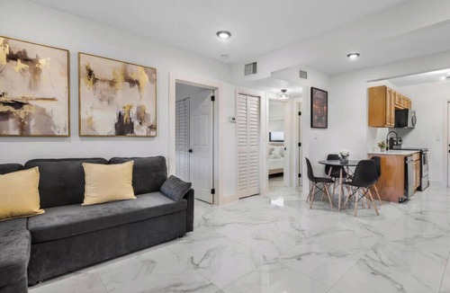 Buena Vista Apartment | Stylish 2BR + Parking in Design District