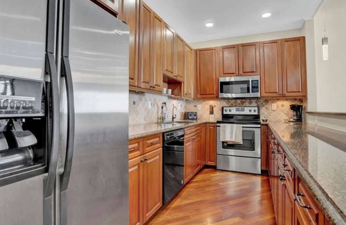 Sunny Isles Beach Condo | Stylish 2BR Retreat w/Pool & Tennis Court Access