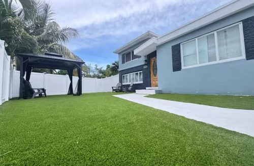 Edgewood House | Stylish 3-Bedroom Fort Lauderdale Home/Wi-Fi, A/C & 5–10 Min from Airport!