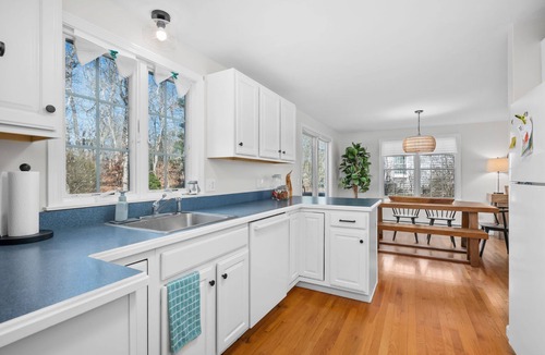 Harwich Center House | Stylish 3 bedroom Cape Cod Retreat with AC, Outdoor Shower and Fresh Linens