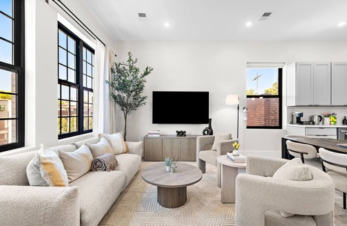 Greenville Apartment | Stylish 3BR Apt w/Washer & Dryer