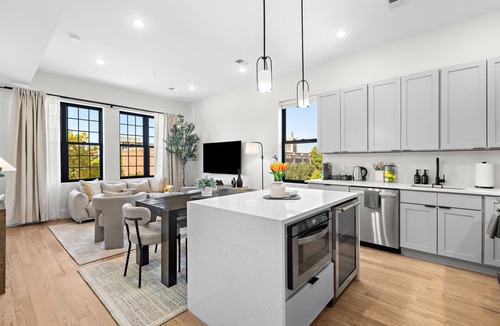 Greenville Apartment | Stylish 3BR Apt w/Washer & Dryer