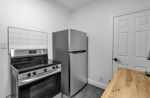 Niagara Falls House | Stylish 4BR Home | Mins to Falls & All Attractions