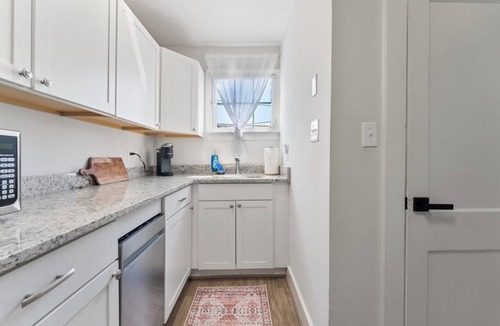 Old Town Fredericksburg Apartment | Stylish Apartment, Easy Walk to Train Station