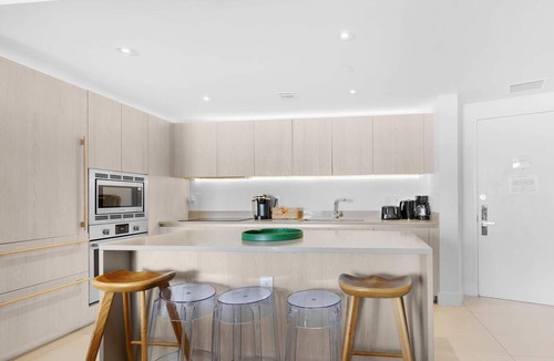 Hollywood South Central Beach Apartment | Stylish apt + Stunning Ocean Views + Top Amenities