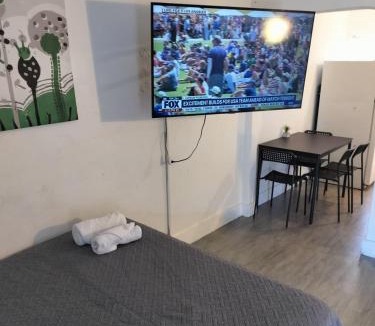Parkside Apartment | Stylish & Comfortable Studio at 1823 Dewey St E