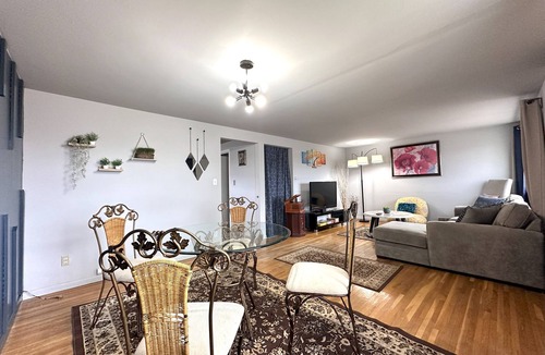 North Buffalo Apartment | Stylish & Comfy Haven near Niagara Falls ~ UB in safe Neighborhood!