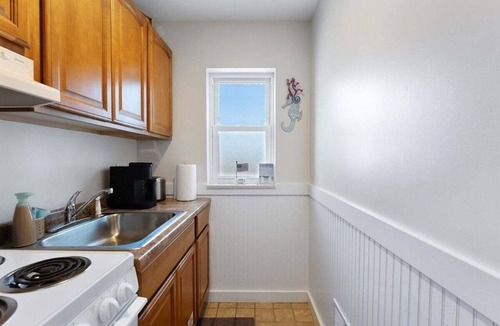 Wildwood Crest Condo | Stylish Condo w/Pool, Steps to Wildwood Crest!