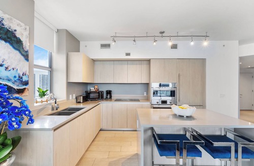 Hollywood South Central Beach Condo | ★ Stylish Condo with Ocean Views, NO PARKING & RESORT FEE, CHECK DETAILS