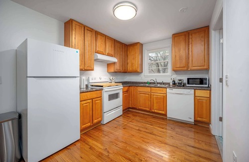 Carrboro House | Stylish Downtown Bungalow with Fire Pit