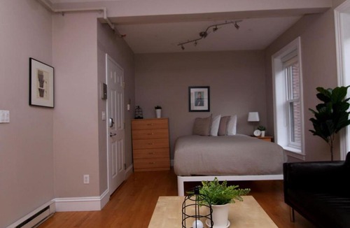 Columbus Apartment | Stylish Downtown Studio in the SouthEnd, C.Ave# 2