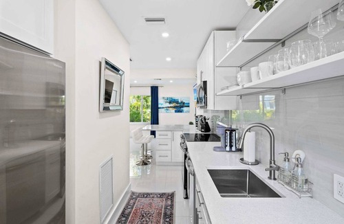 Victoria Park Apartment | Stylish East Fort Lauderdale Apt - Walk to Las Olas