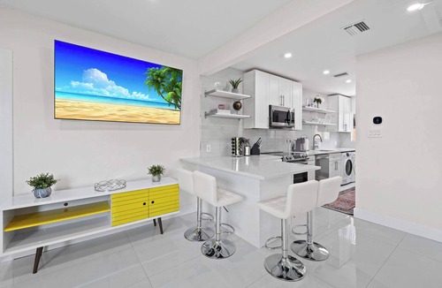 Victoria Park Apartment | Stylish East Fort Lauderdale Apt - Walk to Las Olas
