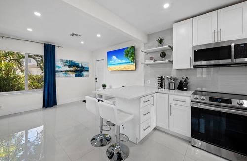 Victoria Park Apartment | Stylish East Fort Lauderdale Apt - Walk to Las Olas