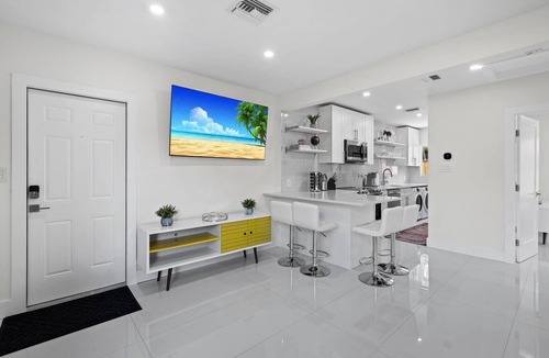 Victoria Park Apartment | Stylish East Fort Lauderdale Apt - Walk to Las Olas