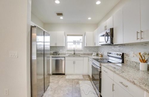 Central Fort Lauderdale House | Stylish Fort Lauderdale Home: 5 Mi to Beach!