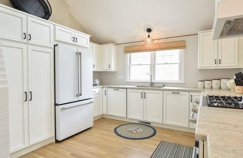 Northwest Harwich House | Stylish Getaway! Easy walk to Pleasant Rd Beach!
