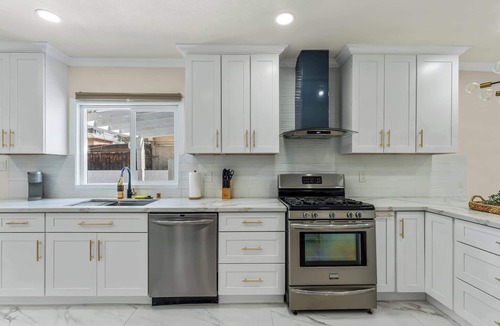 Mid City House | Stylish Home, Hot Tub, BBQ, Parking, Yard!