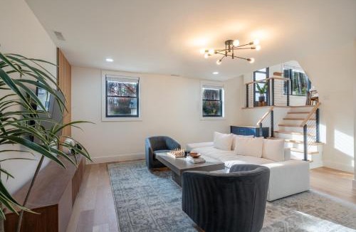 Charlottesville House | Stylish Home Minutes to UVA, Hospitals, & Downtown