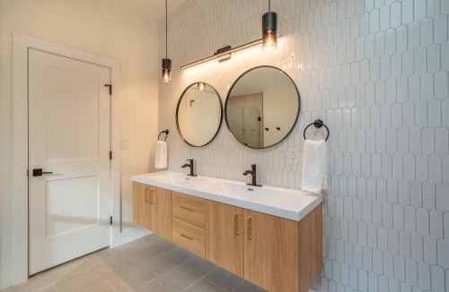 Charlottesville House | Stylish Home Minutes to UVA, Hospitals, & Downtown