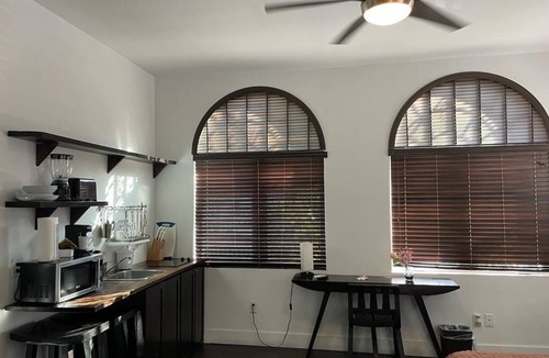 Northeast Miami Hotel | Stylish Hotel Room with Kitchenette