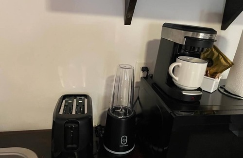 Northeast Miami Hotel | Stylish Hotel Room with Kitchenette