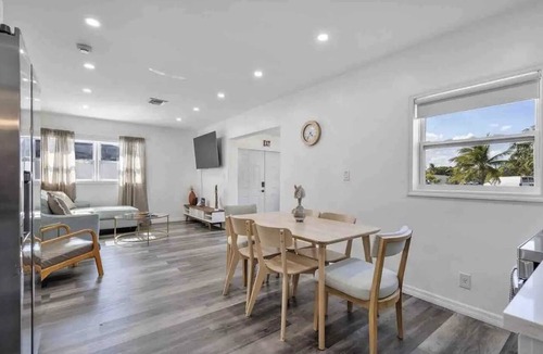 North Andrews Gardens House | Stylish House w/Hot Tub, Close to Beach & Stadium