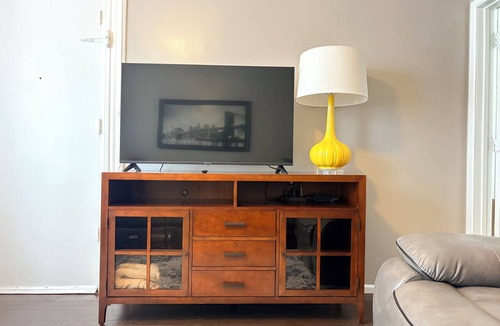 Elizabeth Apartment | Stylish Launch Pad 10 Min to Newark Easy NYC Access