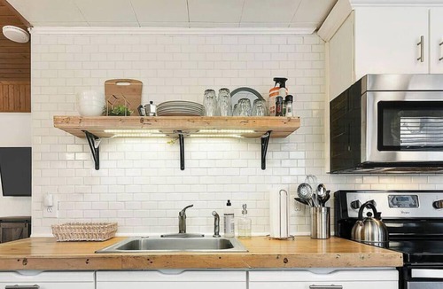 Crafton House | Stylish Loft with Deck and Parking