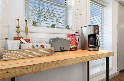 Crafton House | Stylish Loft with Deck and Parking