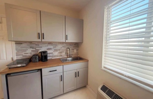 North Beach Apartment | Stylish Newly Renovated Boutique 203–Walk to Beach