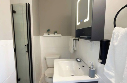 North Beach Apartment | Stylish Newly Renovated Boutique 203–Walk to Beach