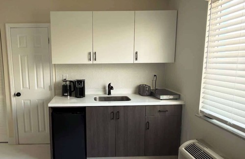 North Beach Apartment | Stylish Newly Renovated Boutique 105–Walk to Beach