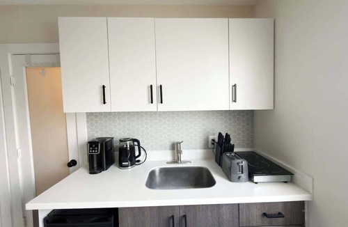 North Beach Apartment | Stylish Newly Renovated Boutique 103–Walk to Beach