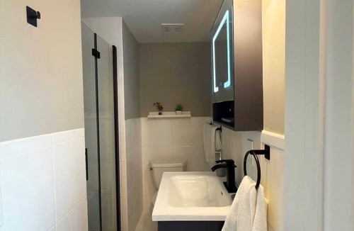 North Beach Apartment | Stylish Newly Renovated Boutique 103–Walk to Beach